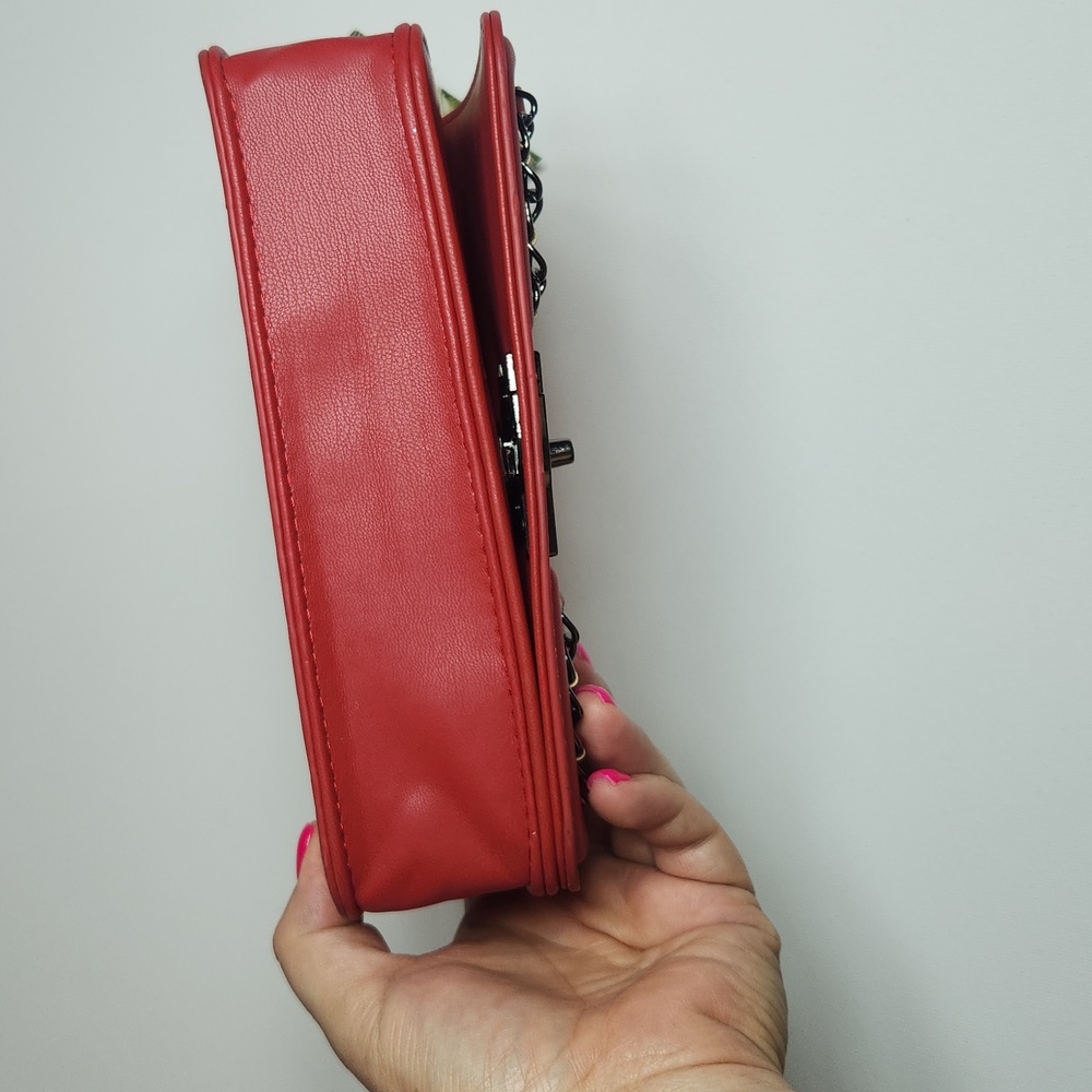 Badgley Mischka Red Cross Body with Frame & Chain on the cover NWT - Picture 4 of 11